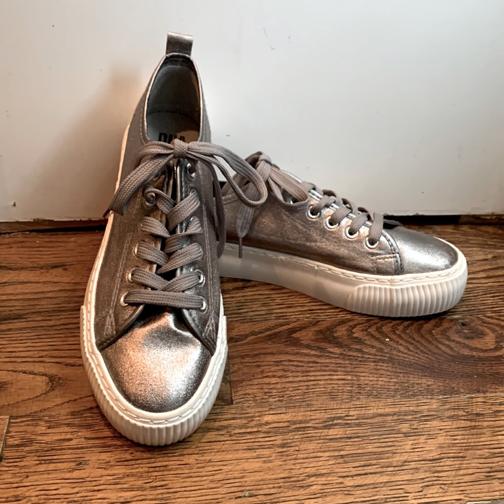 (Never worn outside) DNA New York sparkling silver sneakers